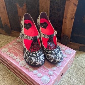 Hot chocolate spider web heels